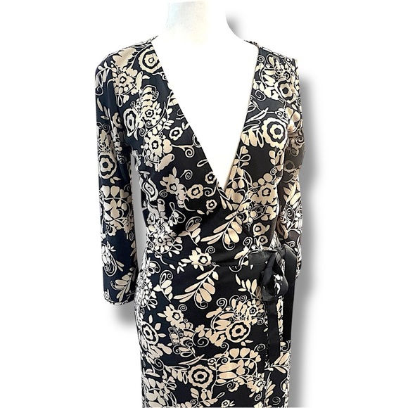 LOFT Wrap Maxi Dress in a Black & Light Taupe Floral  SZ 0 - Picture 11 of 15